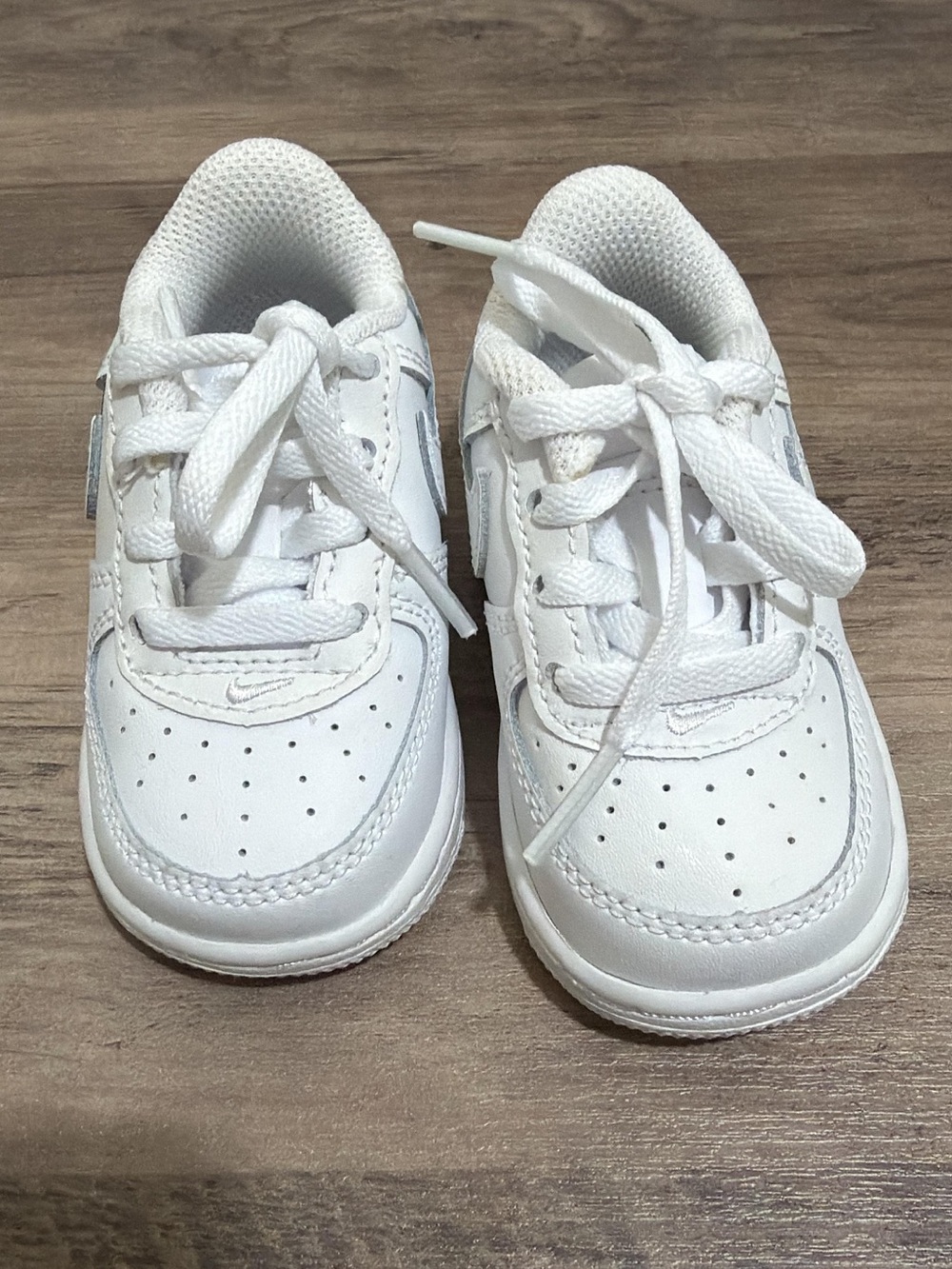 Nike Kids White Low-Top Sneakers. New never worn size 4C - Picture 2 of 2